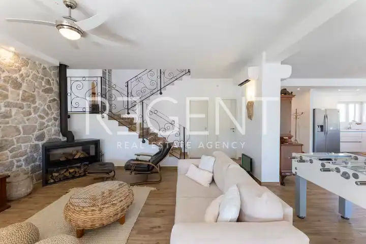 Maison avec piscine, 260m²