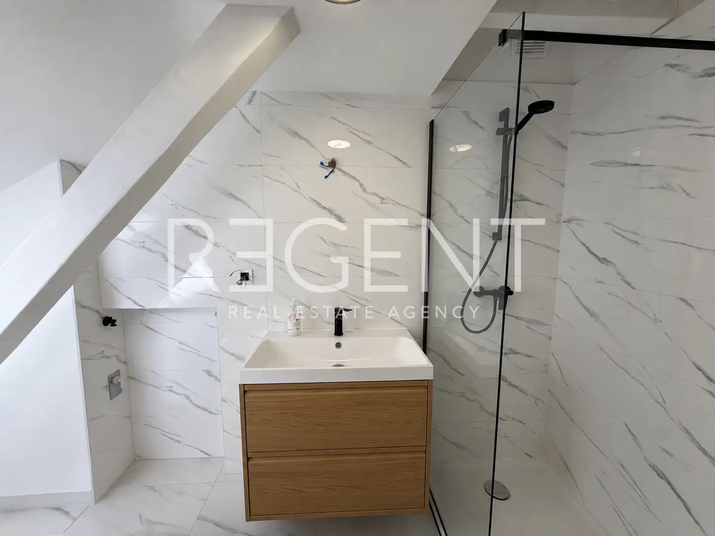 Zagreb, Center - Renovated three-room attic apartment