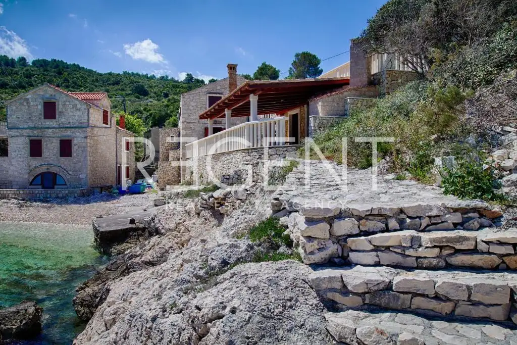 Komiža - Kamenný dom priamo pri mori