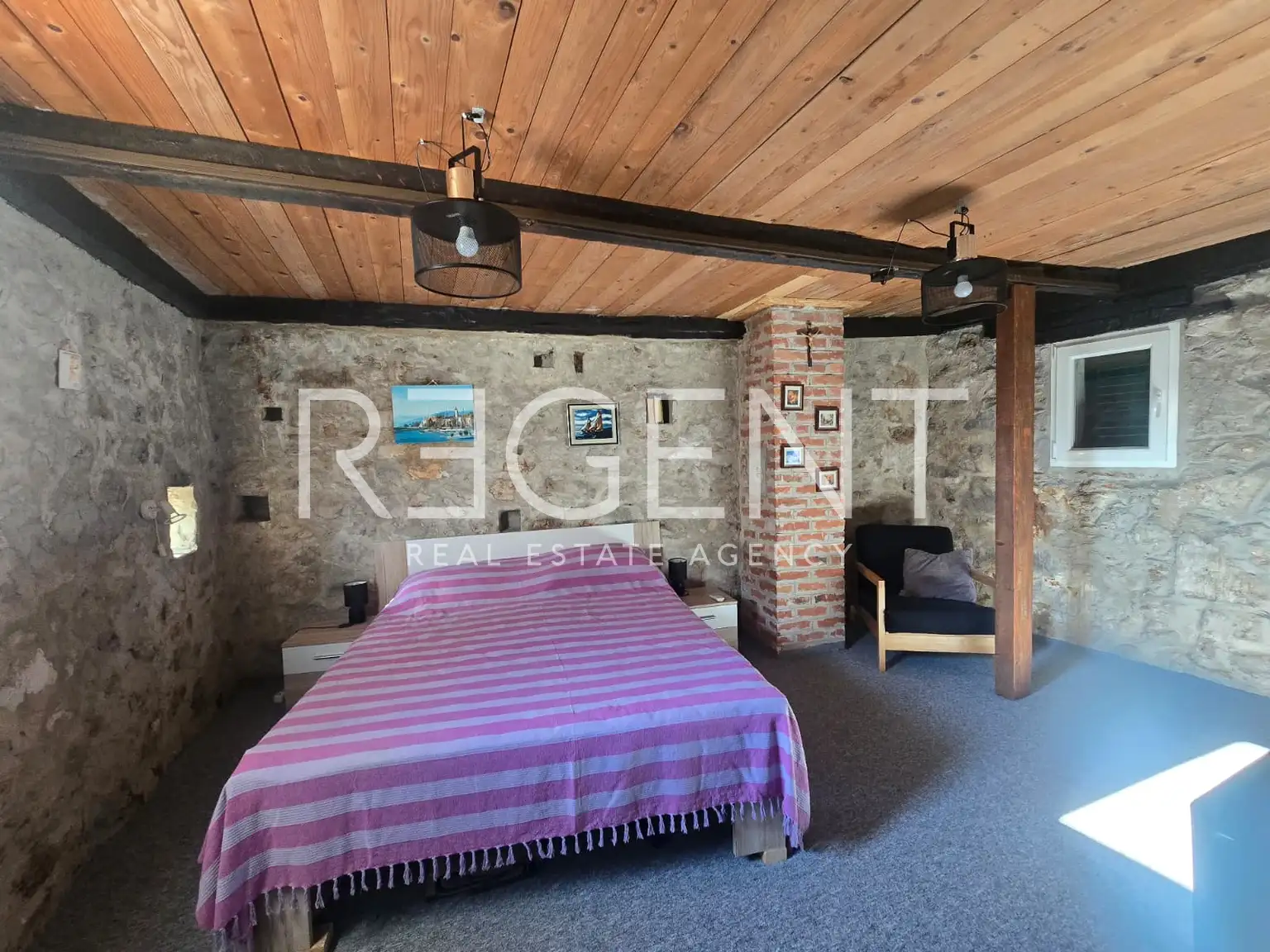 Turanj - Kamenný dom pri mori s dvorom