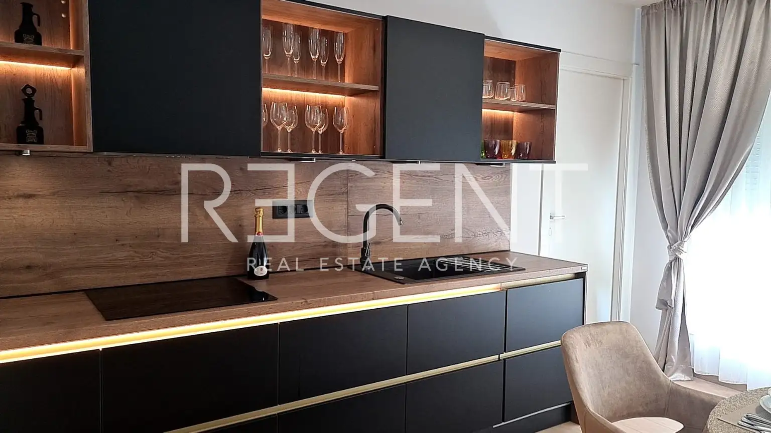 Split, Strožanac – For rent, three-room apartment 103 m² loggia jacuzzi parking
