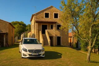 Istra, Motovun - tradicionalna istarska kuća s pogledom na Motovun