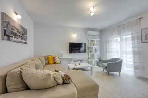 Parenzo, Vežnaveri – casa con due appartamenti