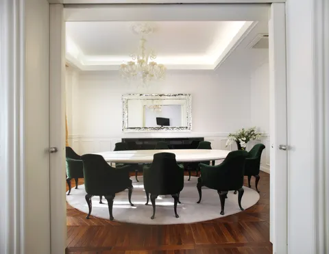 Zagreb, Donji grad, Marulićev trg – luksuzan ured od 280 m² za najam