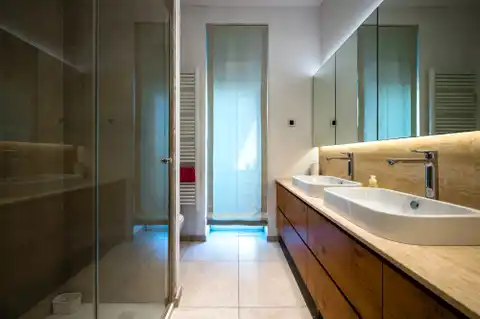 Appartamento 240 m², Donji grad — 3 camere da letto, balcone, parcheggio