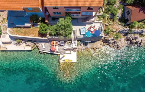 Zadar, Karlobag - Exkluzivní dům v první řadě u moře