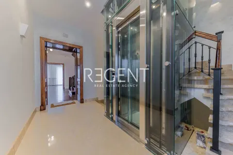 Záhreb, Tuškanac - Luxusný byt so záhradou 250 m2, prenájom