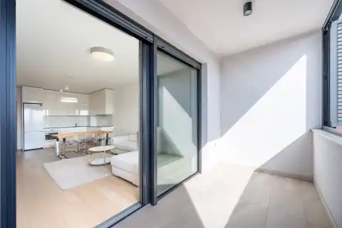 Загреб, VMD Heinzelova – трехкомнатная квартира с гаражом, первая аренда