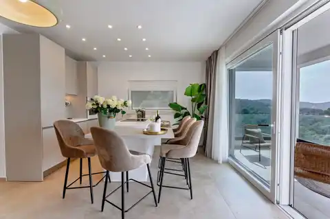 Trogir, Okrug Gornji - Trojizbový byt s loggiou