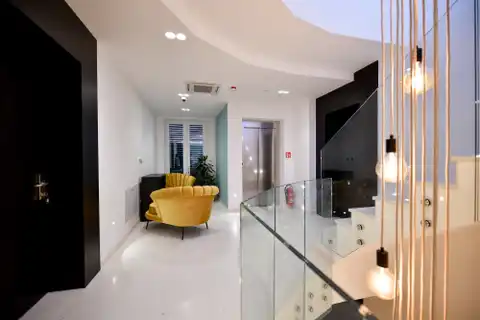 Zadar, Turanj – Luksuzna vila s apartmanima, prvi red do mora