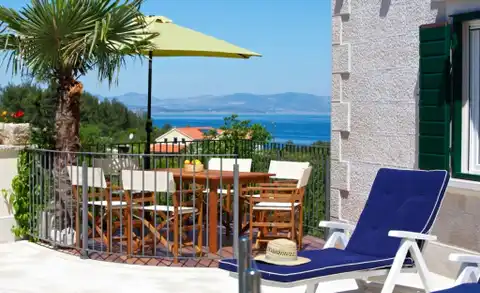Brač, Mirca - kamenná vila s výhľadom na more, 300m2