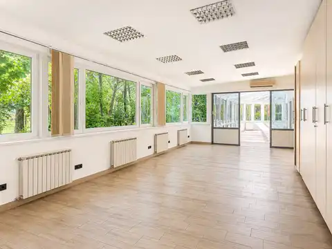 Facility 1,100 m² for rent, Buzin — office spaces, parking