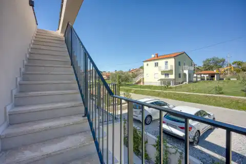 Kuća 230 m² — grijani bazen, krovna terasa, Poreč