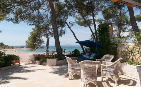 Brač, Mirca - Vila z bazenom ob morju 330m2