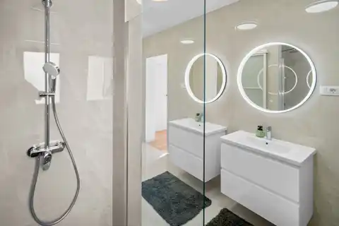 Вилла 300 м², Стивашница — 100 м до моря, инфинити бассейн