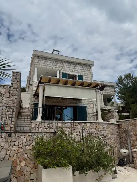 Milna, Brač - Exklusive Familienvilla in erster Meeresreihe