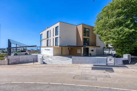Istra, Novigrad - Dvosoban apartman u luksuznom stambenom kompleksu 55 m2