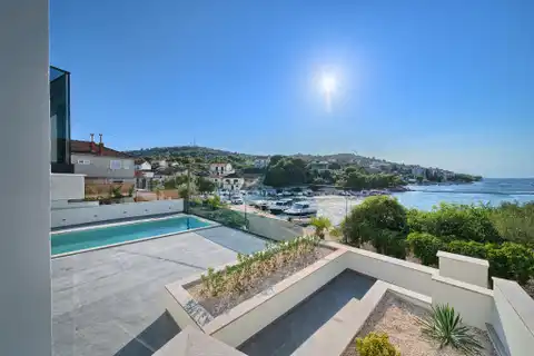 Ražanj – Vila s bazenom i panoramskim pogledom na more