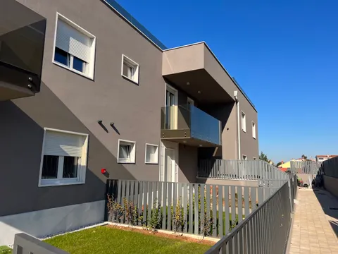 Poreč, Vranići - Appartement de quatre pièces à l'étage avec terrasse sur le toit de 162,62 m2