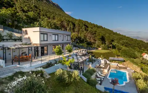 Vila 232 m², Kaštel Stari — 4SS, grijani bazen, pogled na more