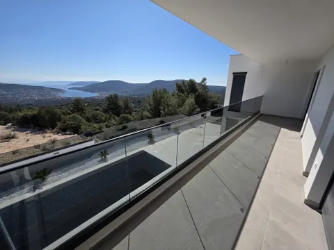 Trogir, Vinišće – Moderní nově postavená vila s bazénem 200m2
