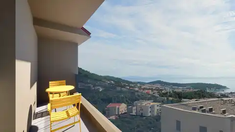 Makarska, Zelenka - Dvojpodlažný penthouse v novostavbe s garážou