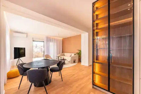 Zagreb, Srebrnjak - moderan trosoban stan s terasom