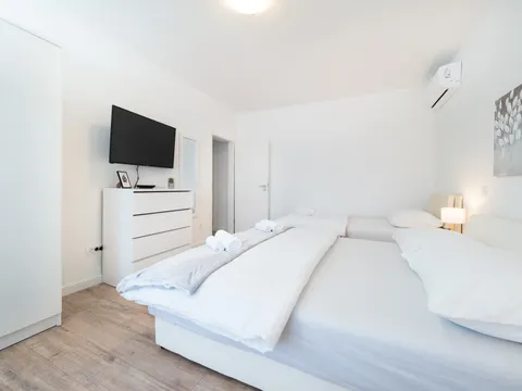Trogir, centar - Dvosoban stan sa prekrasnim pogledom i loggiom