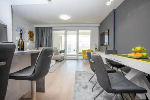 Split, Žnjan - Dvosoban stan sa loggiom i pogledom na more