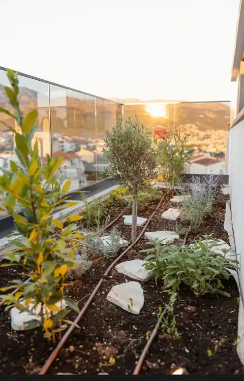 Split, Sirobuja - Trosobni penthouse sa bazenom