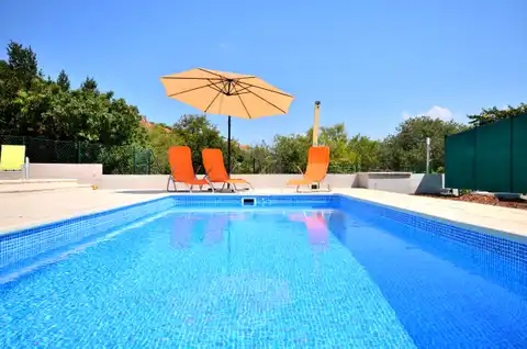Brač, Sutivan - Investicijska prilika, stambena zgrada