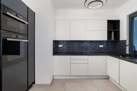 Stan 130 m², pogled na more, terasa i bazen – Opatija, Lovran