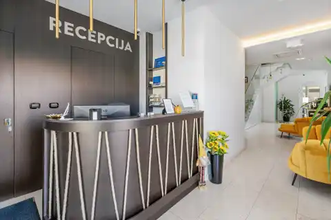 Zadar, Turanj – Luksuzna vila s apartmanima, prvi red do mora
