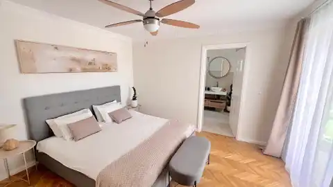 Villa 472 m², Brodarica — en première ligne de mer, 3 appartements