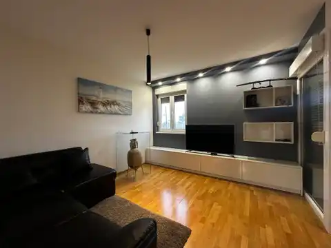 Split, Žnjan - Dvosoban stan 76 m2, prvi red do mora
