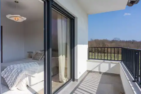 Istra, Svetvinčenat - Moderna vila s grijanim bazenom