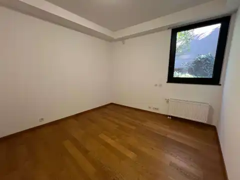 Zagreb, Srebrnjak – Geräumige Vierzimmerwohnung mit Garten zu vermieten