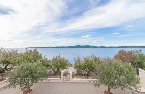 Zadar, Sukošan - Apartmanska kuća prvi red uz more