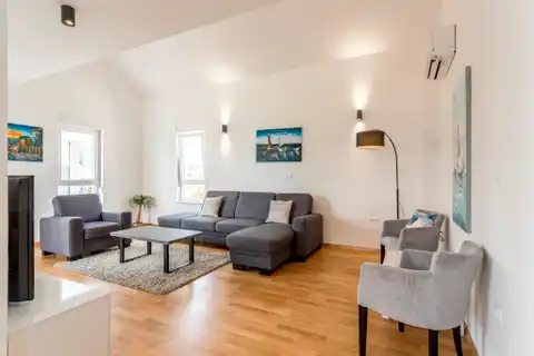 Podstrana - Three-room apartment with a terrace