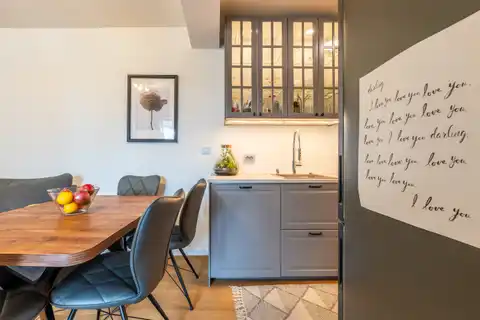 Zagreb, Voltino - Renoviran trosoban stan