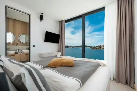 Šibenik, Rogoznica - Luxusní vila s panoramatickým výhledem na moře, vyhřívaným bazénem a vířivkou