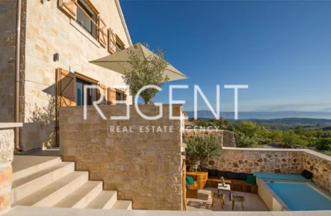 Hvar - villa in pietra dal design unico di 250m2