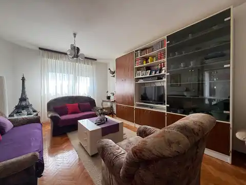 Split, Spinut - Dvosoban stan s loggiom u centru grada