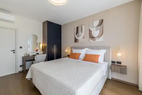 Dugi Rat - Vila 300 m², bazen, sauna ,pogled na more