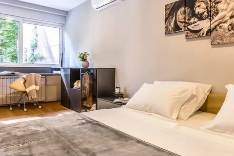 Zagreb, Pantovčak- Luksuzan dvosoban stan s vrtom 110 m2 najam