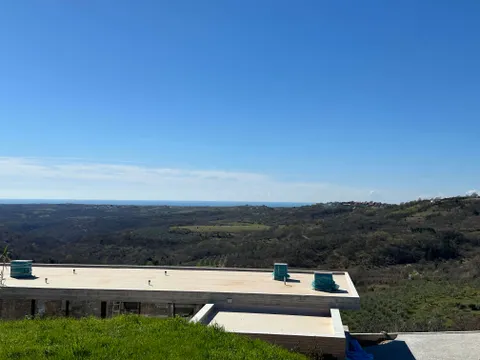 Istrie, Krasica - Stavební pozemek se stavebním povolením 1004 m2