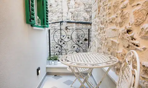 Šibenik, centrum – zrekonstruovaný kamenný dům se třemi apartmány