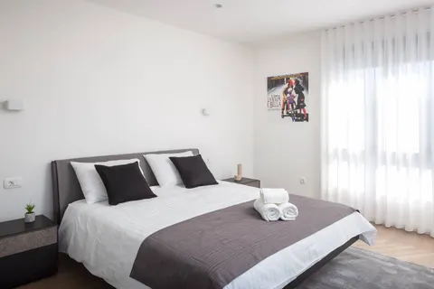 Ostrov Brač, Milna – Nově postavená luxusní vila o rozloze 370 m2 s velkým hydromasážním bazénem