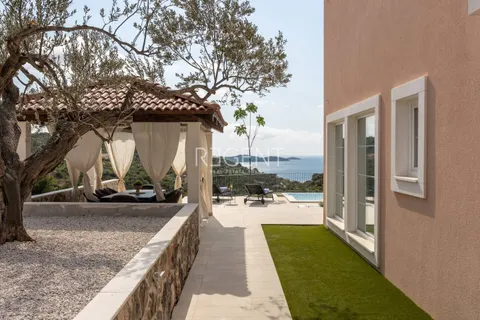 Rogoznica, Ražanj - autentica villa con vista mare