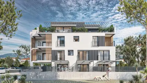 Kaštela, Kaštel Lukšić – trosoban stan s vrtom i pogledom na more